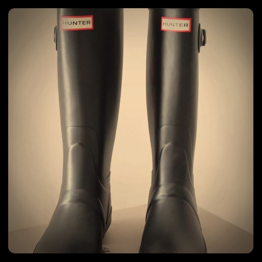Hunter “Huntress” Boots • matte black • size 9